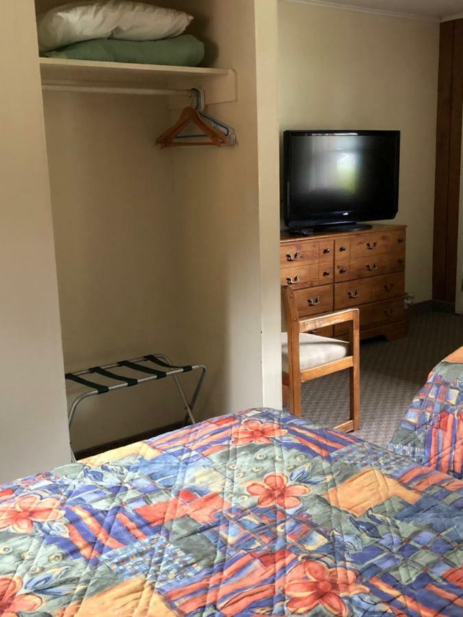 Colton Point Motel Уелсбъро Екстериор снимка