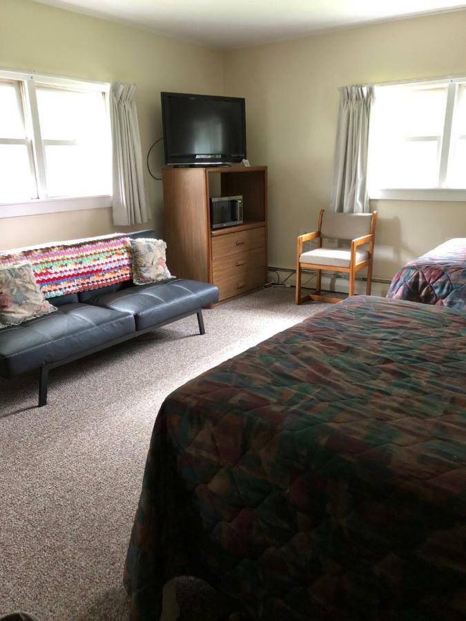 Colton Point Motel Уелсбъро Екстериор снимка