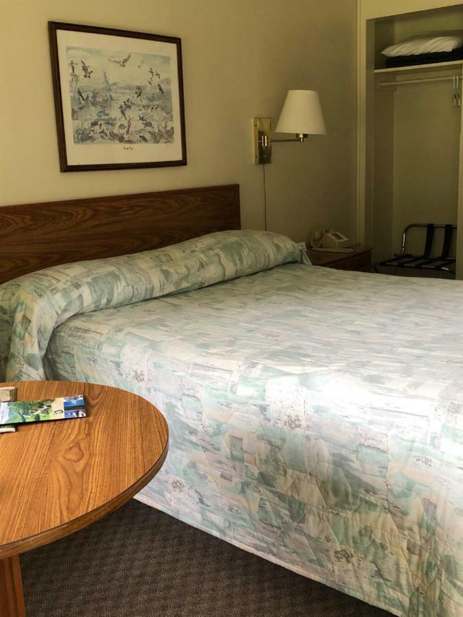 Colton Point Motel Уелсбъро Екстериор снимка