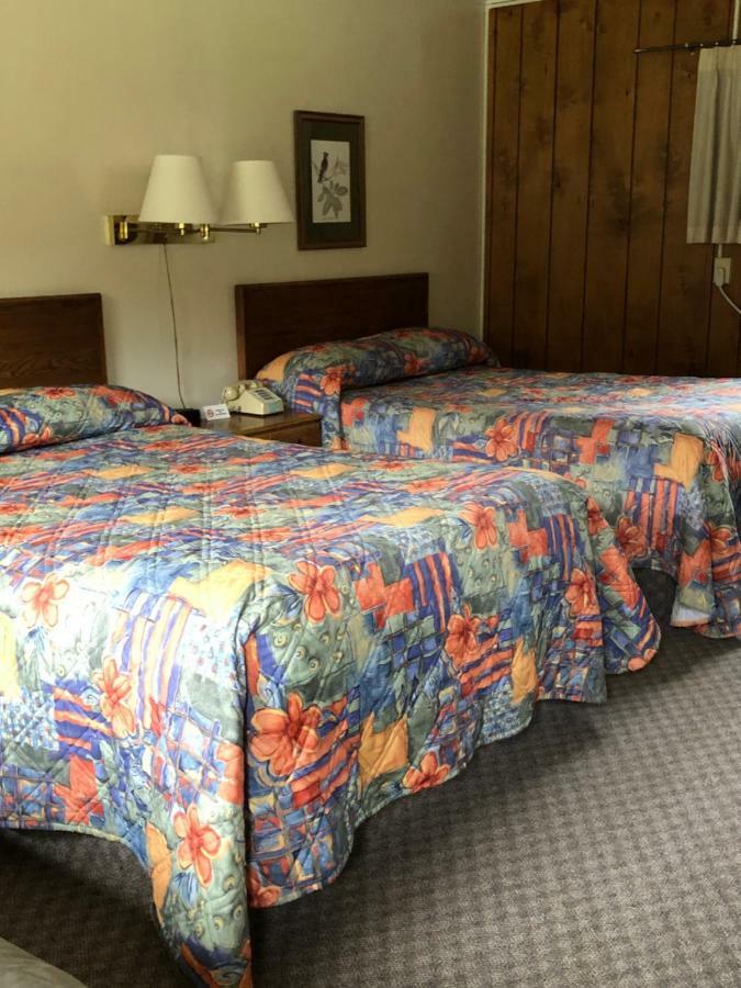 Colton Point Motel Уелсбъро Екстериор снимка