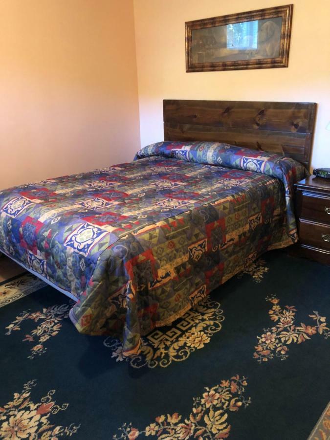 Colton Point Motel Уелсбъро Екстериор снимка