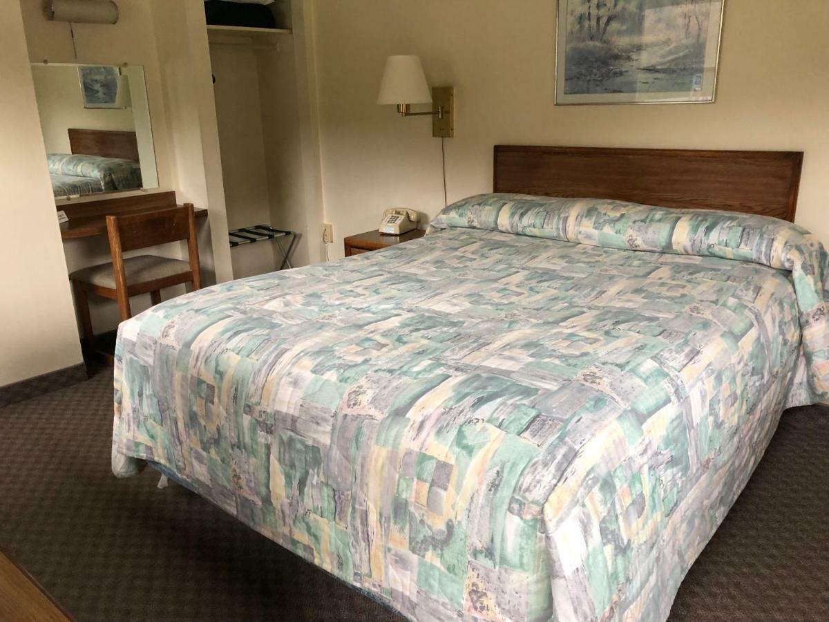 Colton Point Motel Уелсбъро Екстериор снимка